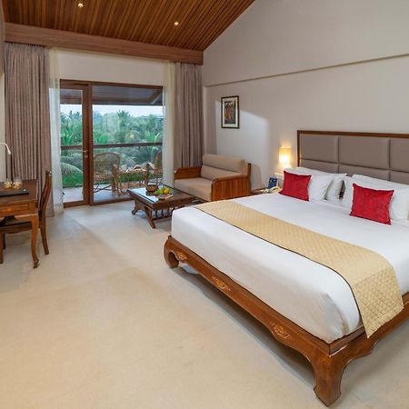 Uday Suites - The Airport Hotel Thiruvananthapuram Ngoại thất bức ảnh