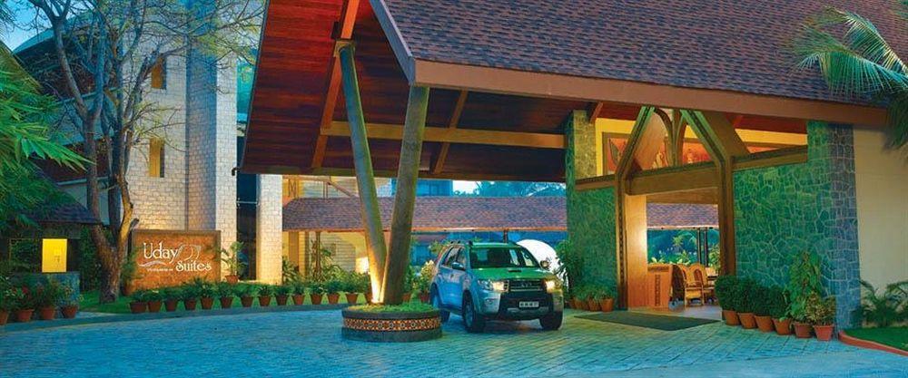 Uday Suites - The Airport Hotel Thiruvananthapuram Ngoại thất bức ảnh