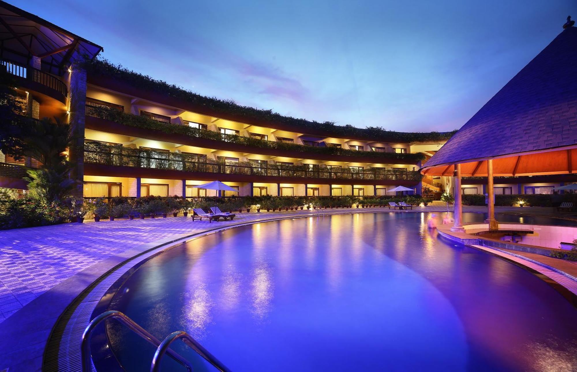Uday Suites - The Airport Hotel Thiruvananthapuram Ngoại thất bức ảnh