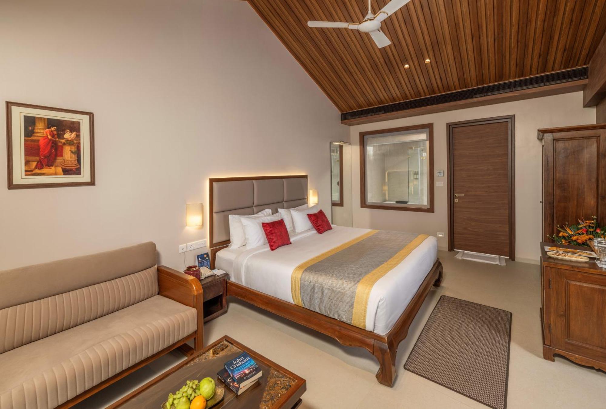 Uday Suites - The Airport Hotel Thiruvananthapuram Ngoại thất bức ảnh