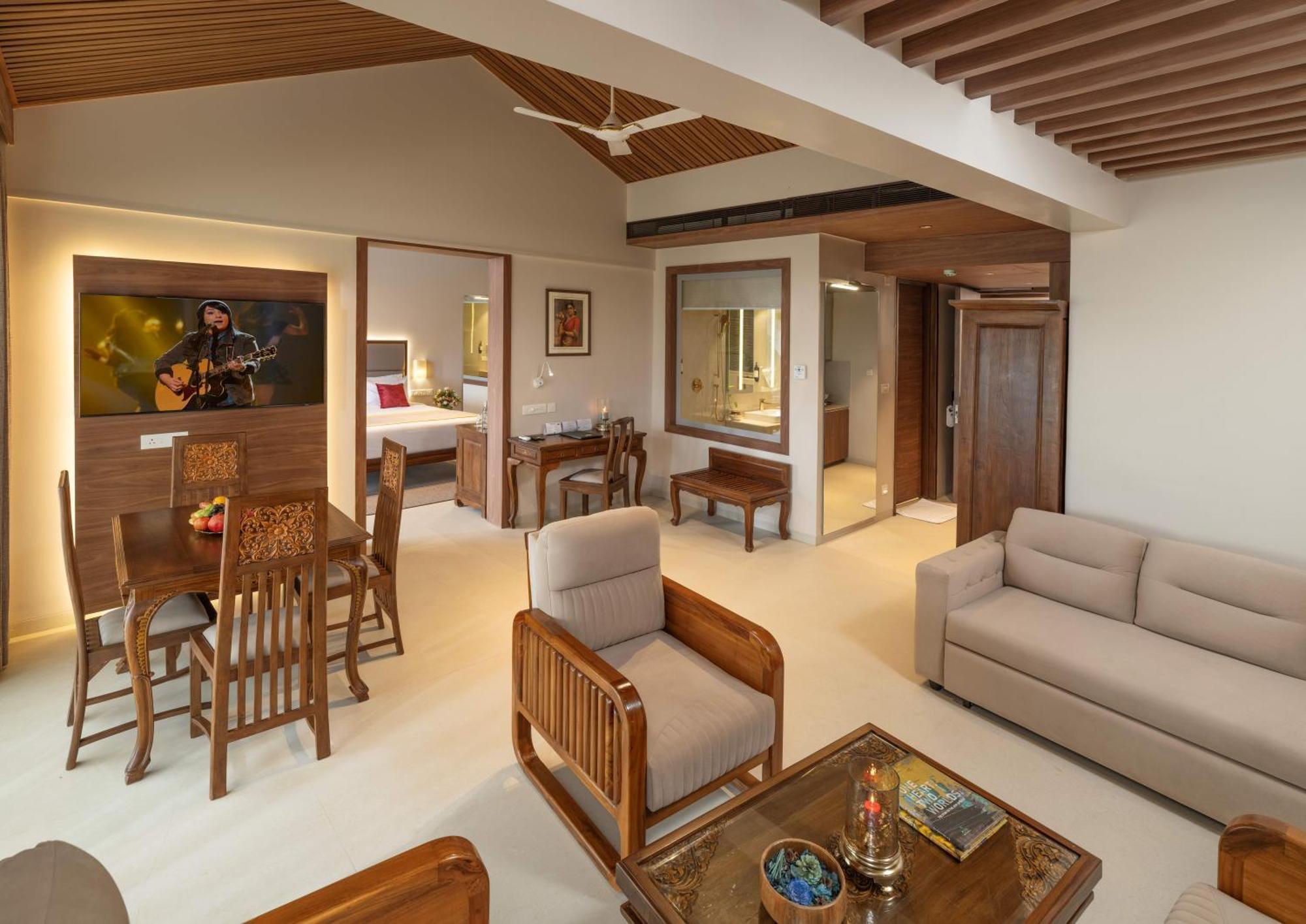 Uday Suites - The Airport Hotel Thiruvananthapuram Ngoại thất bức ảnh