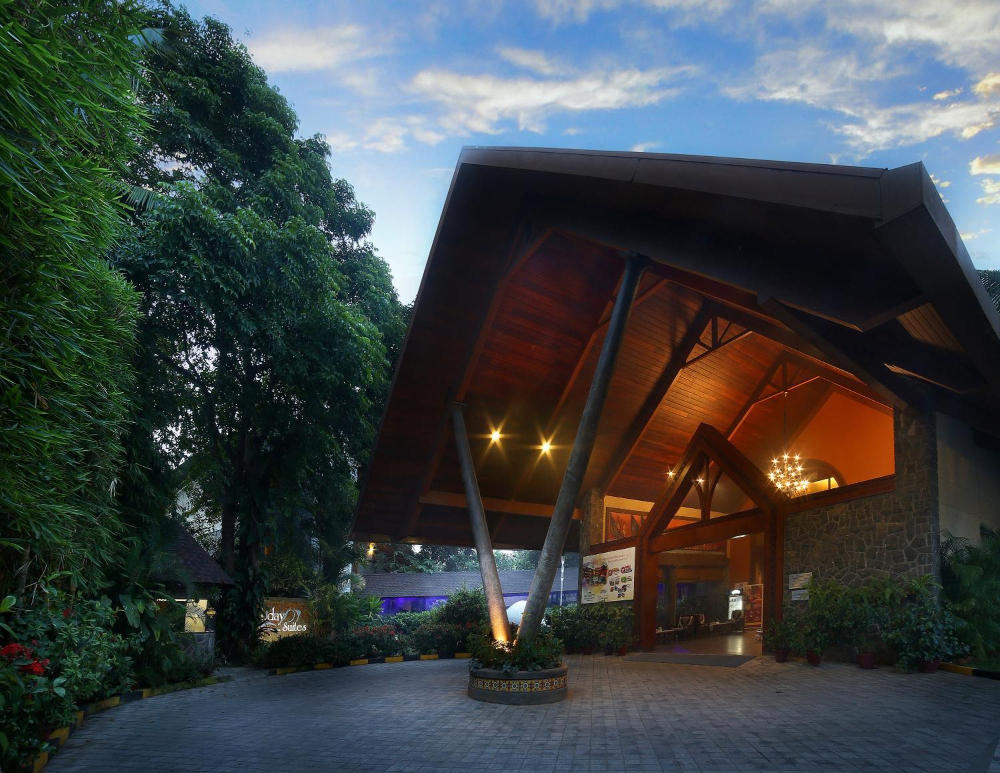 Uday Suites - The Airport Hotel Thiruvananthapuram Ngoại thất bức ảnh