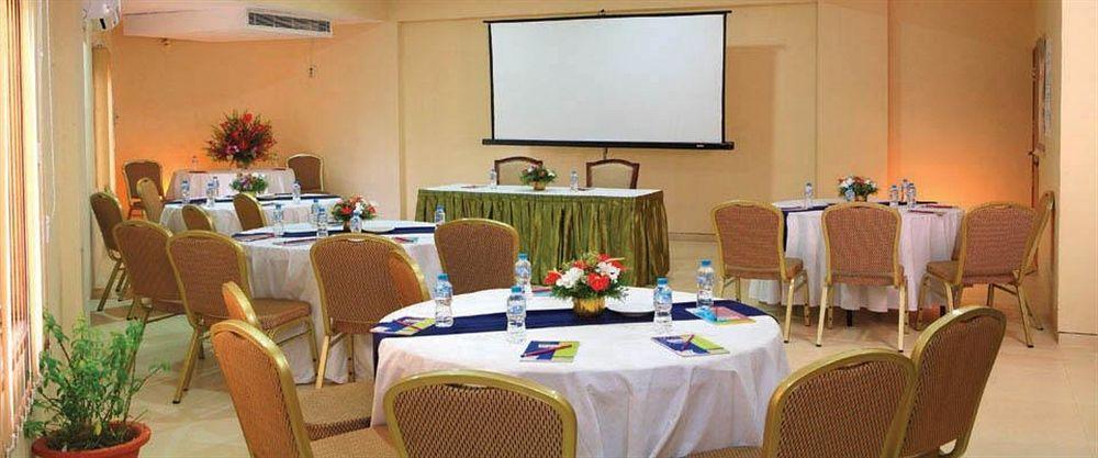 Uday Suites - The Airport Hotel Thiruvananthapuram Ngoại thất bức ảnh