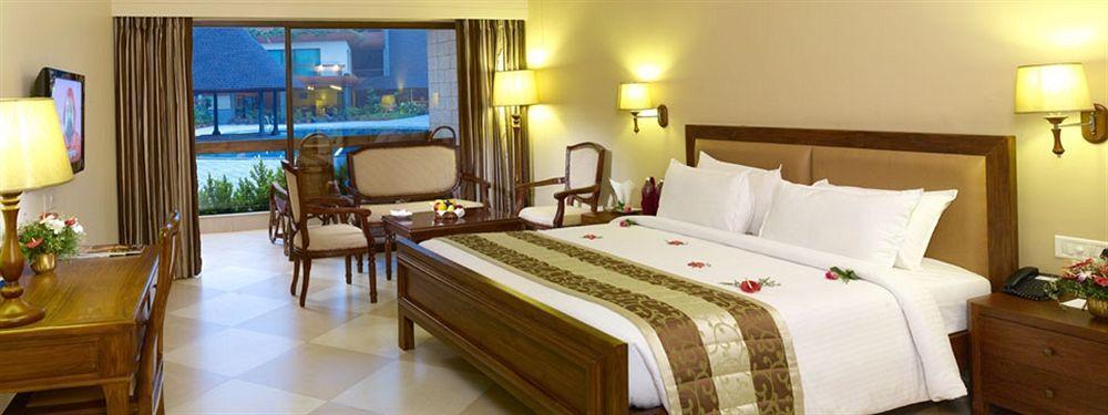 Uday Suites - The Airport Hotel Thiruvananthapuram Ngoại thất bức ảnh