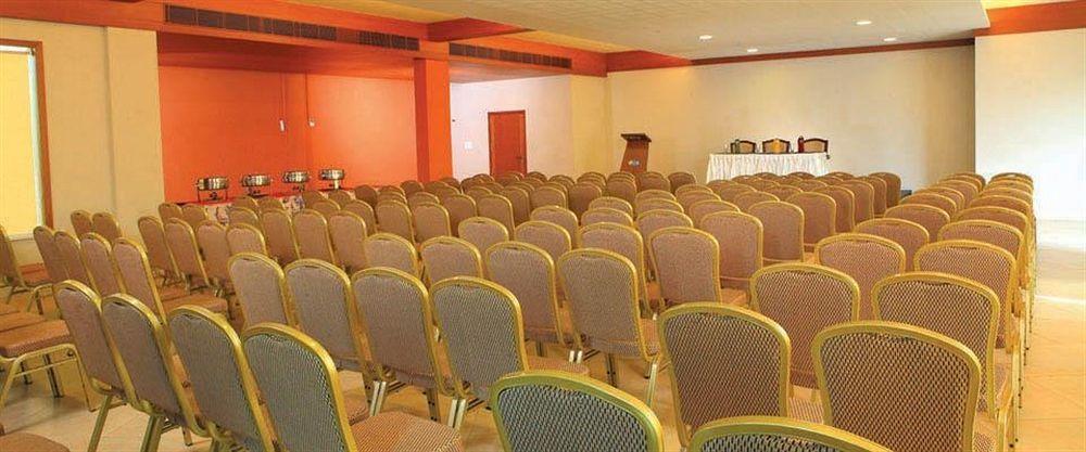 Uday Suites - The Airport Hotel Thiruvananthapuram Ngoại thất bức ảnh