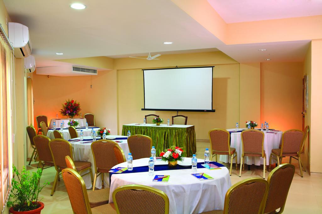 Uday Suites - The Airport Hotel Thiruvananthapuram Ngoại thất bức ảnh