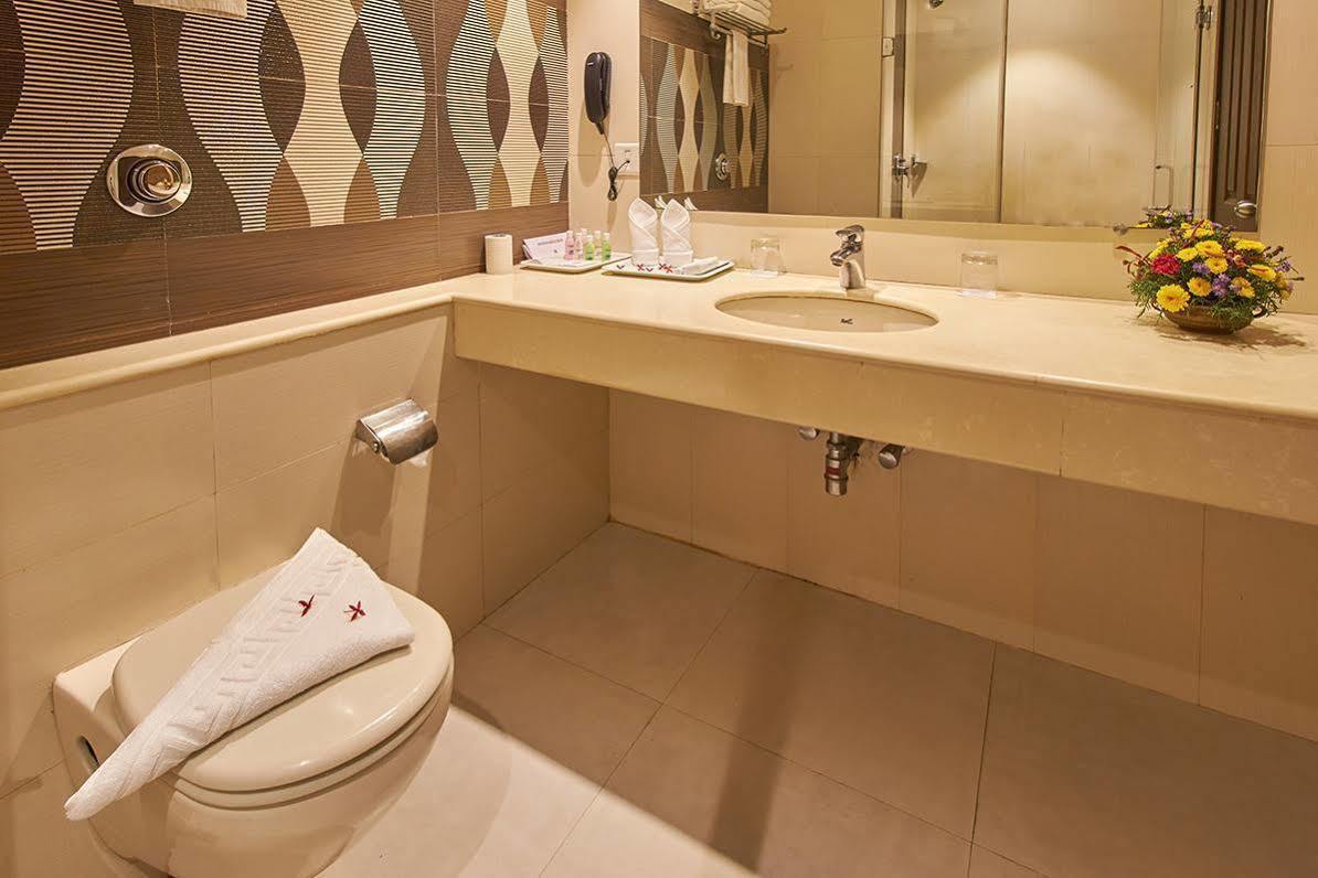 Uday Suites - The Airport Hotel Thiruvananthapuram Ngoại thất bức ảnh