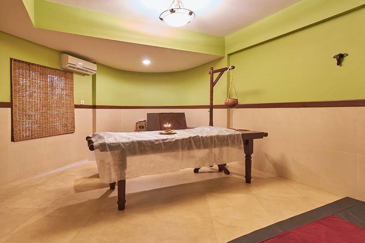 Uday Suites - The Airport Hotel Thiruvananthapuram Ngoại thất bức ảnh