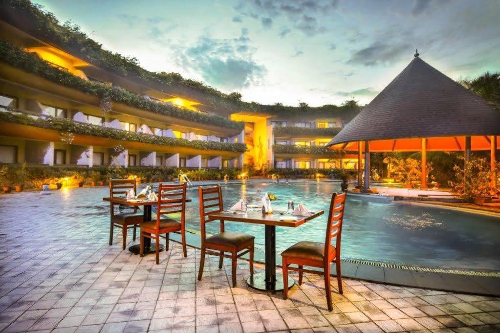 Uday Suites - The Airport Hotel Thiruvananthapuram Ngoại thất bức ảnh