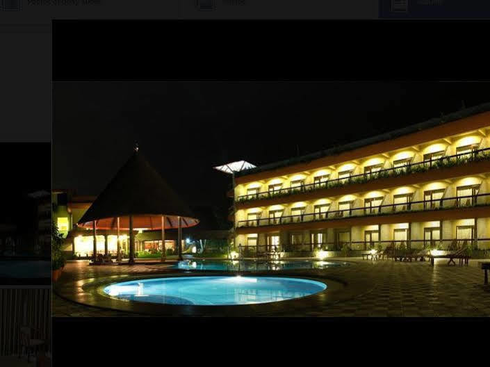 Uday Suites - The Airport Hotel Thiruvananthapuram Ngoại thất bức ảnh
