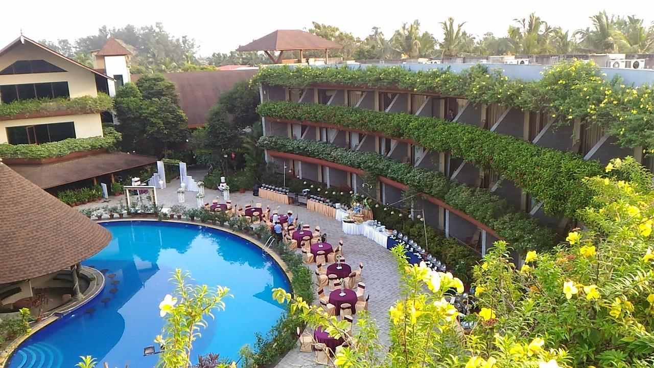 Uday Suites - The Airport Hotel Thiruvananthapuram Ngoại thất bức ảnh